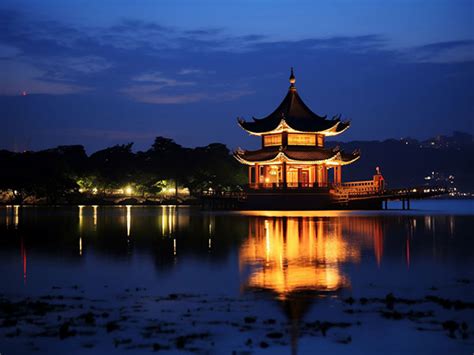 Best Places to Go at Night in Hangzhou, How to Visit Hang at Night