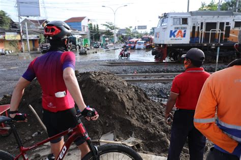 Banjir Semarang Mulai Surut Ganjar Minta Kali Babon Dinormalisasi