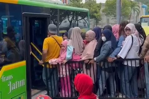 Penumpang Bus Trans Jatim Di Terminal Bunder Gresik Diprediksi