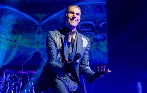 Watch Janes Addiction Debut First New Song In 10 Years