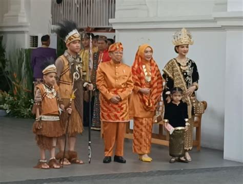 Wapres Maruf Amin Dan Gibran Rayakan Hut Ri Ke Dengan Pakaian Adat