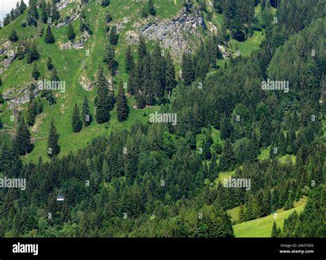 Eine Kleine Seilbahn Auf Die Tegelbergbahn Ist Klettern Mountain