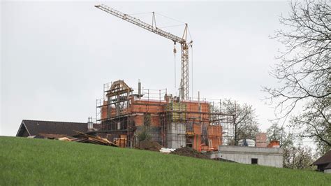 Sicherung gab nach Arbeiter Duo stürzte auf Baustelle in Lift Schacht