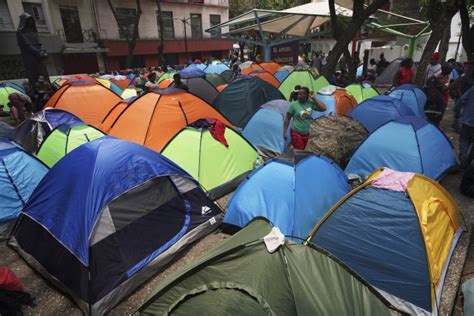 M Xico Inicia El Traslado De Migrantes Al Interior Del Pa S Para