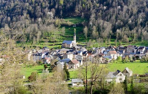 Premium Photo | Small mountain village in the french pyrenees