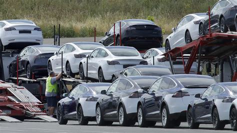 Tesla Recalls Nearly 363000 Cars With Full Self Driving System Npr