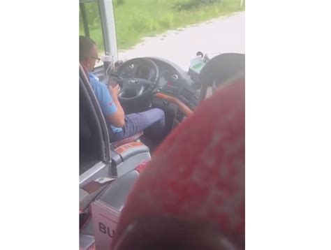 Novi Ok Snimak Iz Autobusa Putnici Snimili Voza A Kako U Sred Vo Nje