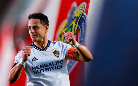 Chivas ultima detalles de contrato para firmar al Chicharito Hernández