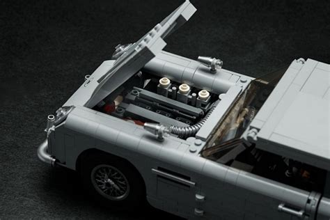 LEGO Creator Expert James Bond Aston Martin DB5