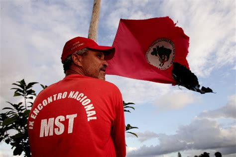 MST o que é história objetivos atuação Mundo Educação