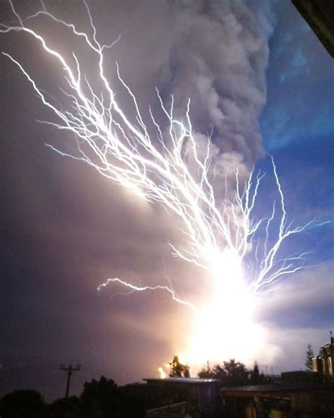 L éruption du volcan Taal donne un aspect apocalyptique aux Philippines