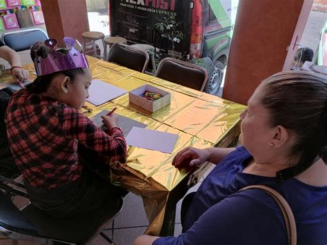 Niñas Y Niños Mandan Sus Cartas De Reyes Magos Por Correo