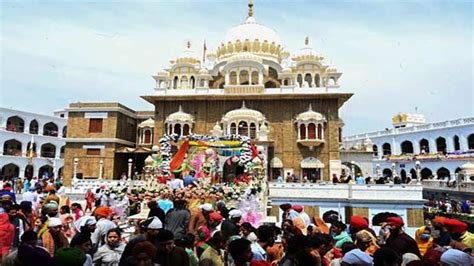 Sikhs Baisakhi Festival Settles At Nankana Sahib Pakistan Dunya News