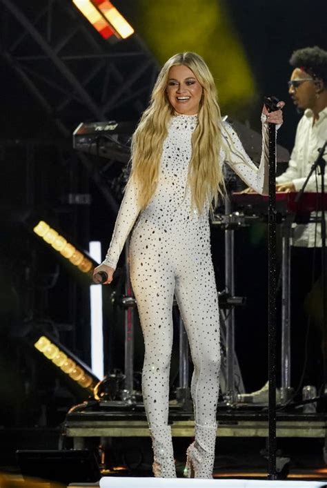 Kelsea Ballerini Makes Set List Change During New Years Eve