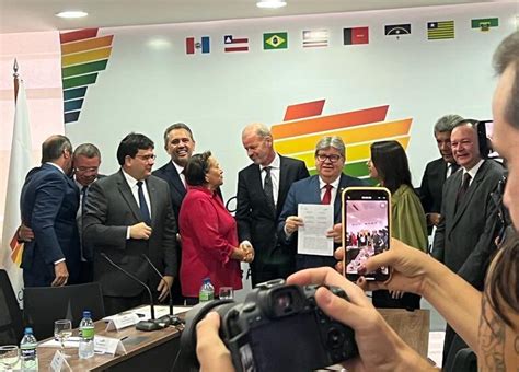 F Tima Bezerra Participa De Reuni O Do Cons Rcio Nordeste O Banco