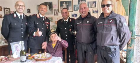 I carabinieri di Favignana festeggiano i 103 anni di zia Rosina la più