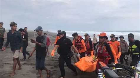 2 Dari 3 Wisatawan Terseret Ombak Pantai Selatan Kebumen Ditemukan