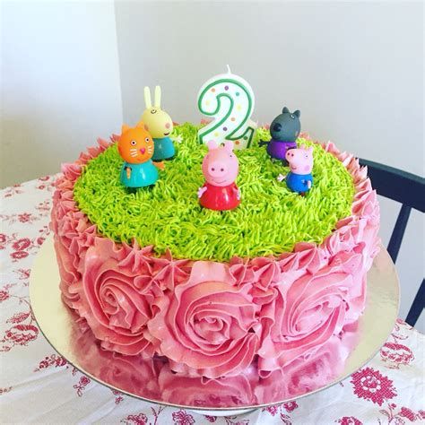 Peppa Pig Birthday Cake--only green or blue flowers instead of pink ...