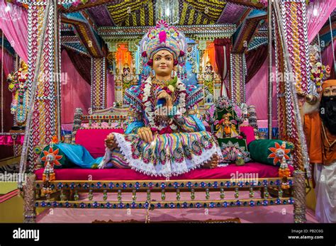 Statue Of Indian Lord Swaminarayan Hindu God Nilkanth Idolstatue Of