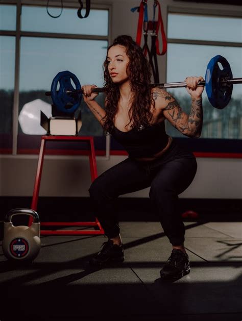 Woman Lifting Weights · Free Stock Photo