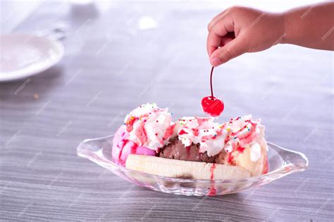 Premium Photo Sweet Homemade Banana Split Sundae With Chocolate