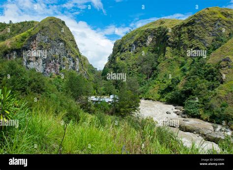 Lae River in the highlands, Papua New Guinea Stock Photo - Alamy