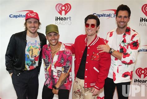 Photo Y S Iheartradio Performance At Jingle Ball In Sunrise