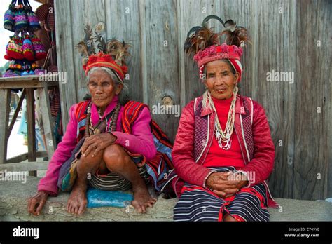 Ifugao natives in traditional tribal costume, at Banaue viewpoint ...