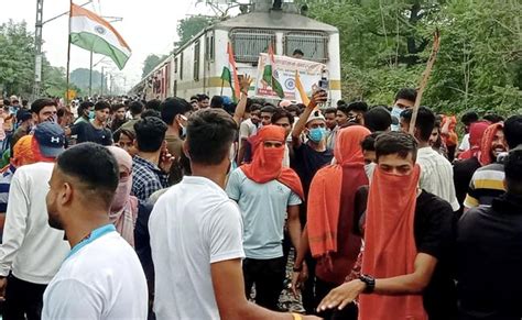 Agnipath Protests Agnipath Protesters Block Railway Tracks To Do