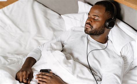 What Is Lo-Fi Music & Is It Good for Sleep? | Saatva