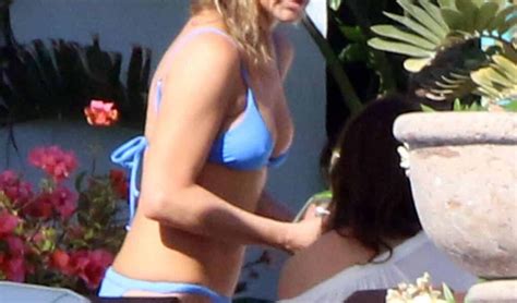 Jennifer Aniston Rocks A Blue Bikini On Vacation In Los Cabos FFGALS