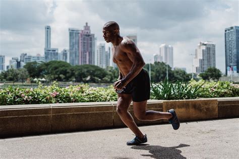 Se puede ir sin camiseta por la calle Descubre en qué ciudades de