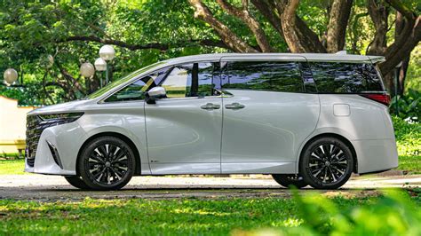 Toyota Alphard Quietly Debuts In Ph