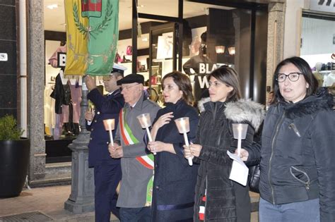 Gioia Tauro Una Fiaccolata Per Ricordare Le Vittime Di Femminicidio