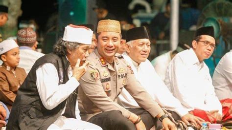 VIRAL Cak Nun Sebut Jokowi Firaun Mengaku Kesambet Hingga Dihajar