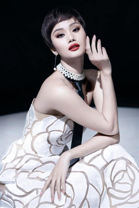 Cô gái chăn trâu Hương Ly gây chú ý khi thi Miss Universe Vietnam Sao