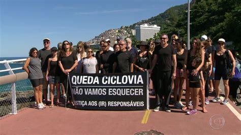 V Deo Protesto Em S O Conrado Lembra A Queda De Parte Da Ciclovia Da