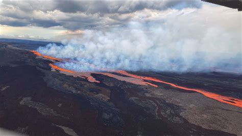 Hawaiis Mauna Loa Erupts After Years Of Dormancy Courthouse News