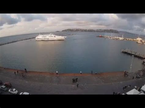 Attracco Della Nave Veloce Isola Di Vulcano Della Caremar Al Porto Di