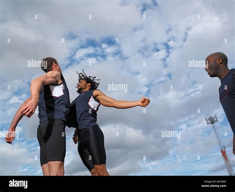 Athletics Celebrating Hi Res Stock Photography And Images Alamy