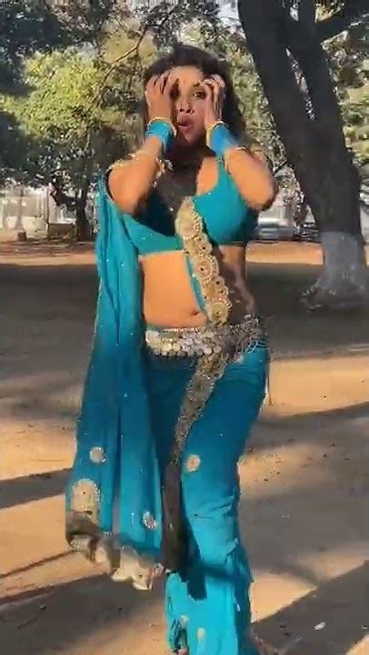 Hot Desi Girl Dance In Saree 🔥 The Way She Moves♥️🍯 Youtube