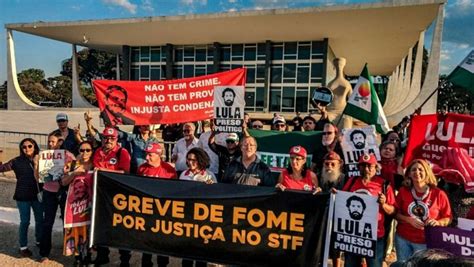 Grupo em greve de fome por liberdade de Lula é tirado à força do STF