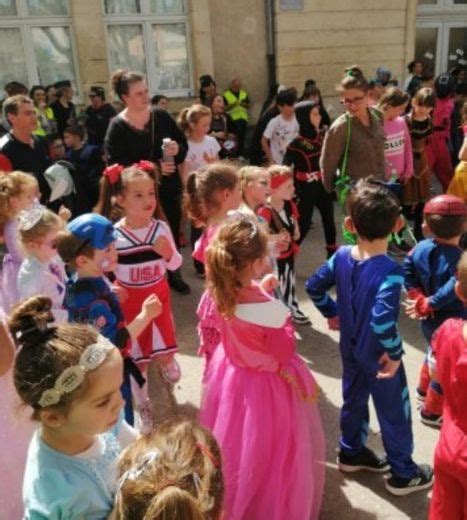 Un Cortège Coloré à Loccasion Du Carnaval Des écoles Midilibrefr