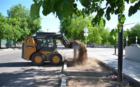 Paseo Luis Huerta Riego Farolas Y Equipamiento En Su Ltima Etapa De