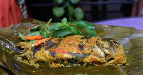 Resep Pepes Ikan Mas Daun Kemangi oleh Nurhasanah Yasin - Cookpad