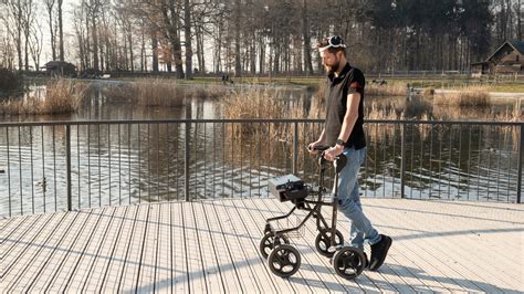 Un paraplégique remarche grâce à sa pensée et à des implants dans le