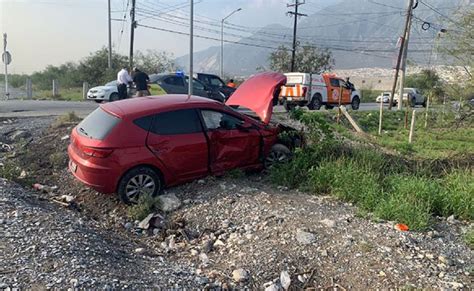 Automovilista desafía al tren y sufre impactante choque Vox Populi