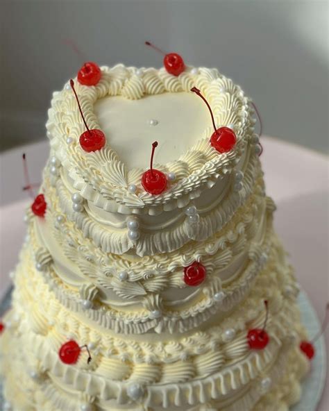 White Vintage Wedding Cake Vintage Birthday Cakes Retro Wedding