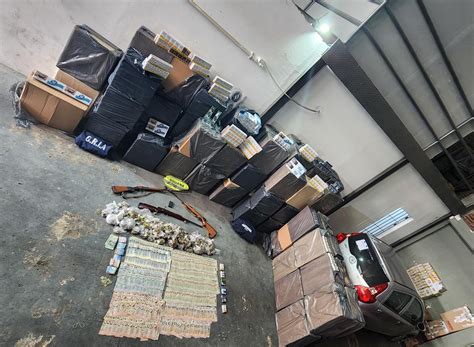 ADUANAS Más de 590 mil cigarrillos armas de fuego dinero en