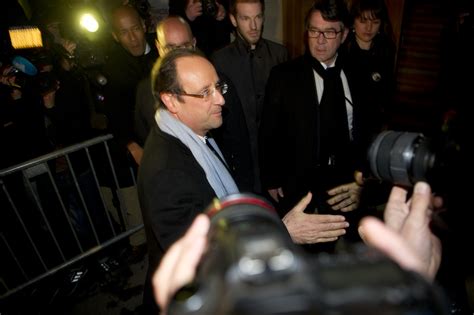 Hollande réunit un comité politique à son QG